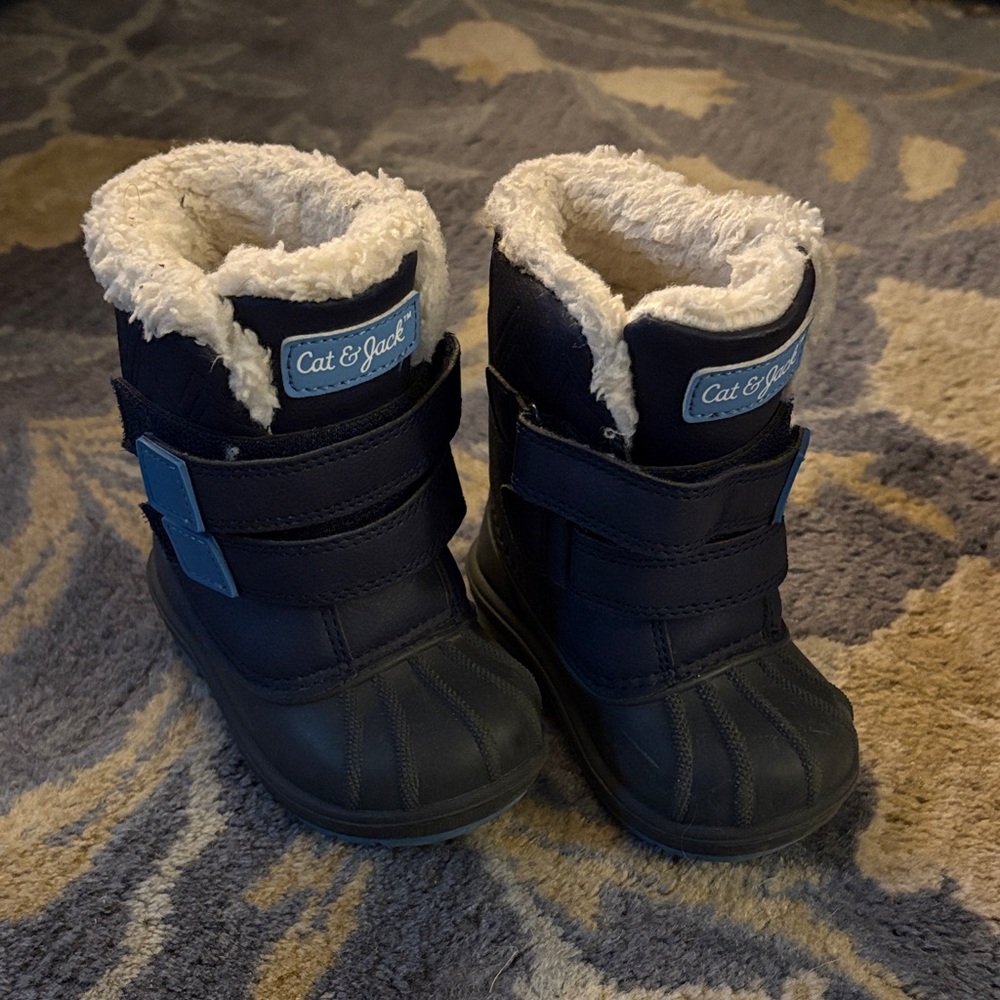 Cat & Jack Kids' Navy and White Snow Boots